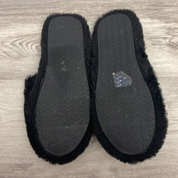Fabletics Black Faux Fur Padded Slipper Slides Size 8 - Picture 5 of 11